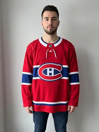The Canadiens jersey in the loose fit: it hangs wide and runs longer.
